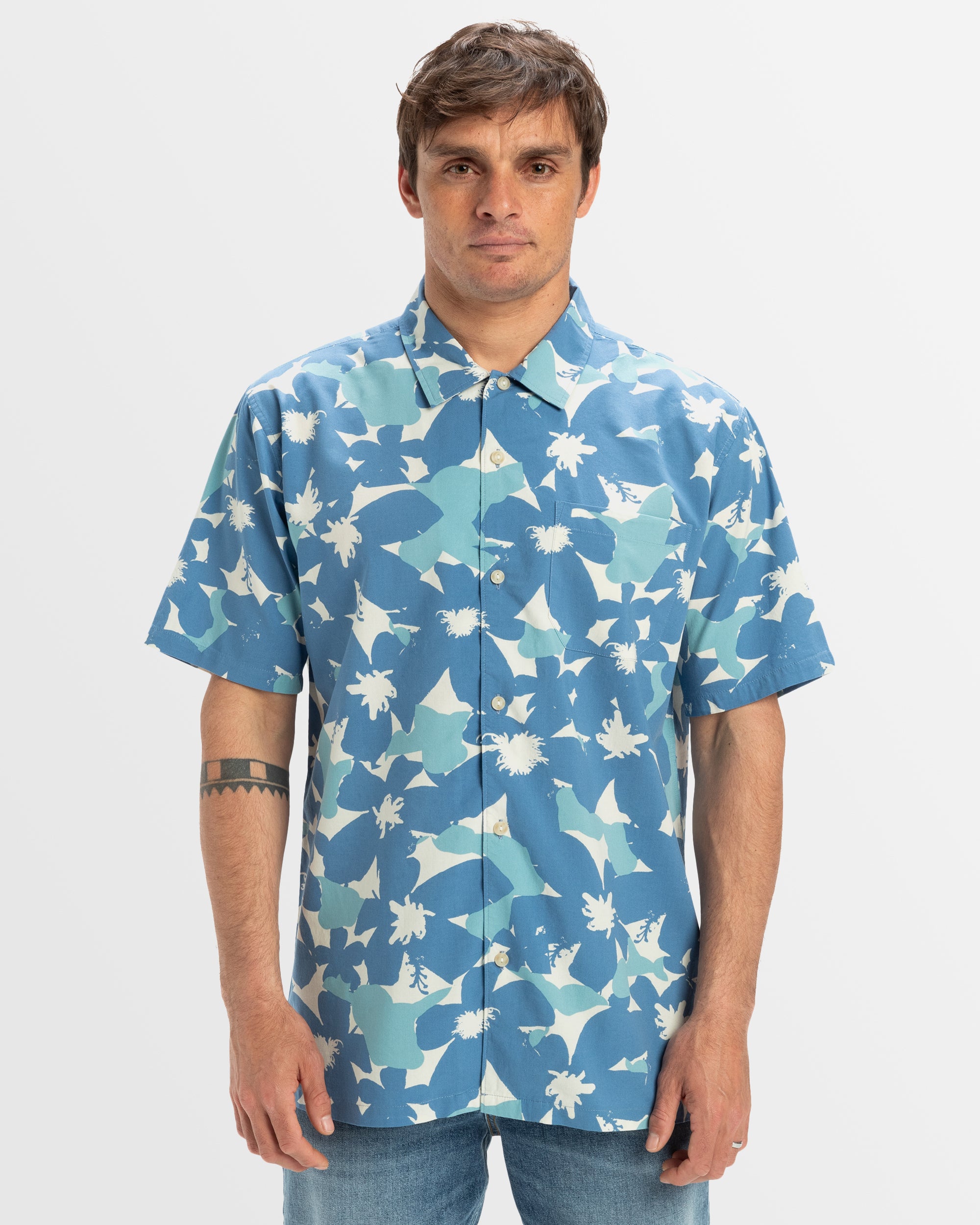 Quiksilver Mens Beach Club Short Sleeve Shirt (Horizon Blue Tropical Surf 64) main image 1