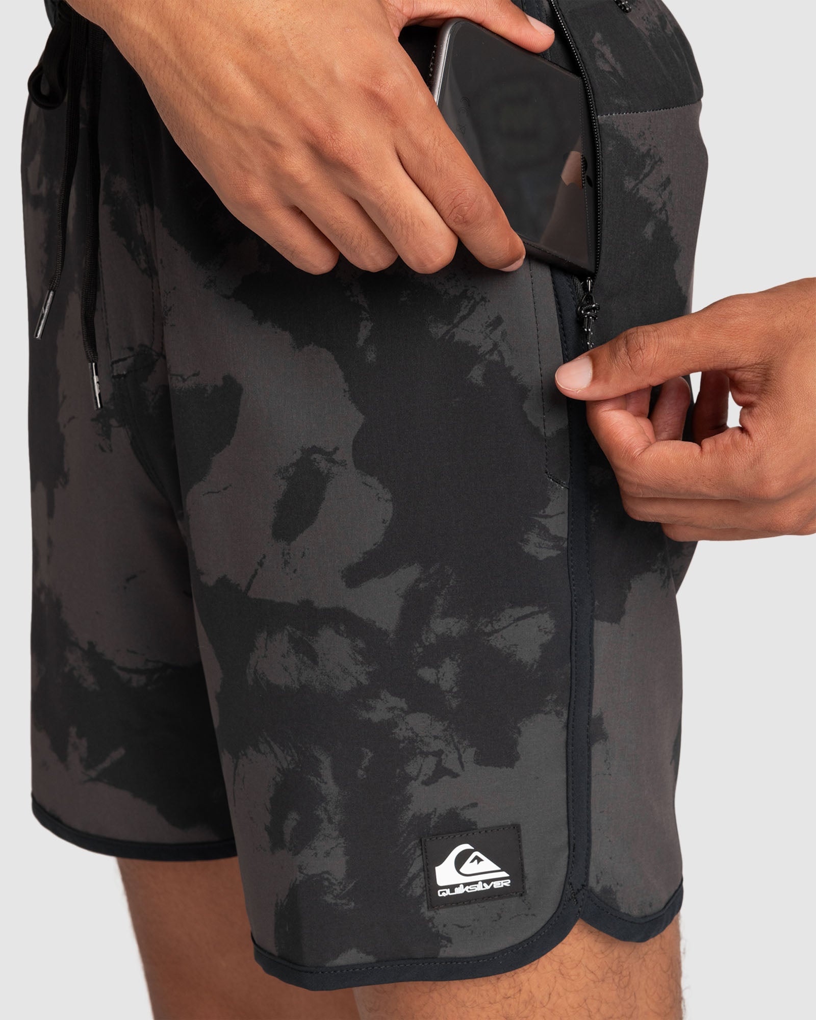 Mens Omni Scallop 17" Amphibian Boardshorts