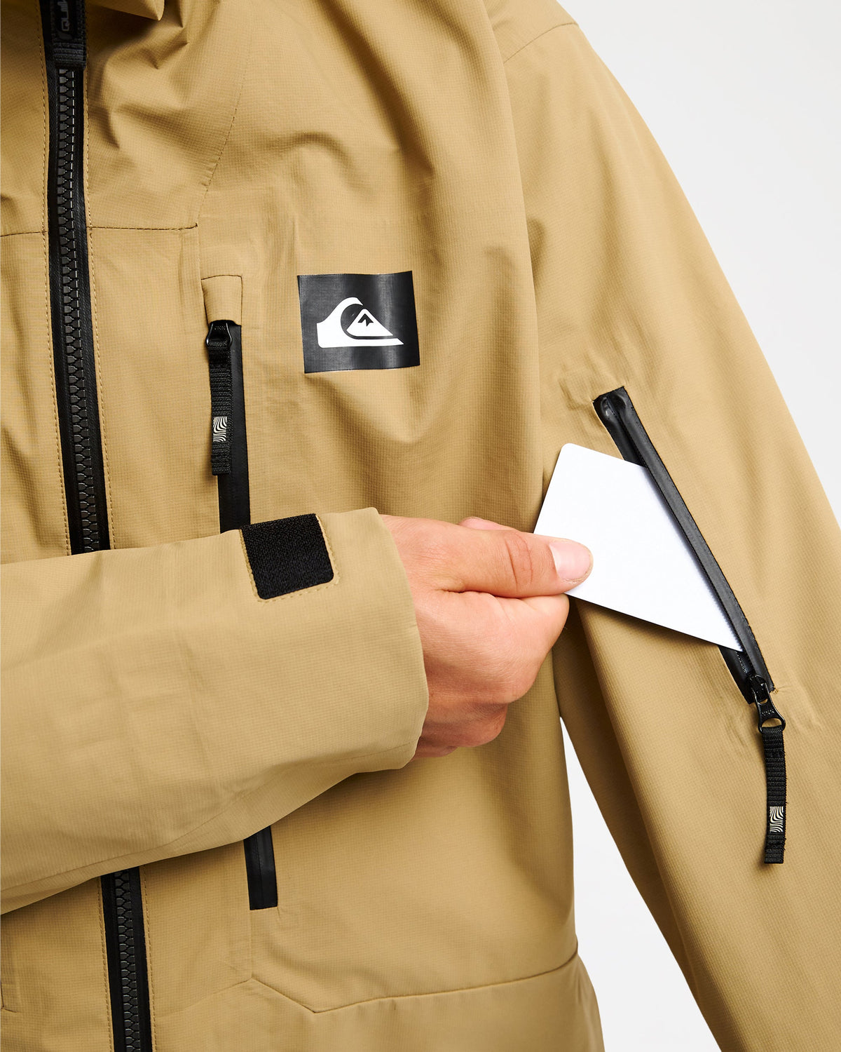 eqytj03538_quiksilver_clm0_dtl1