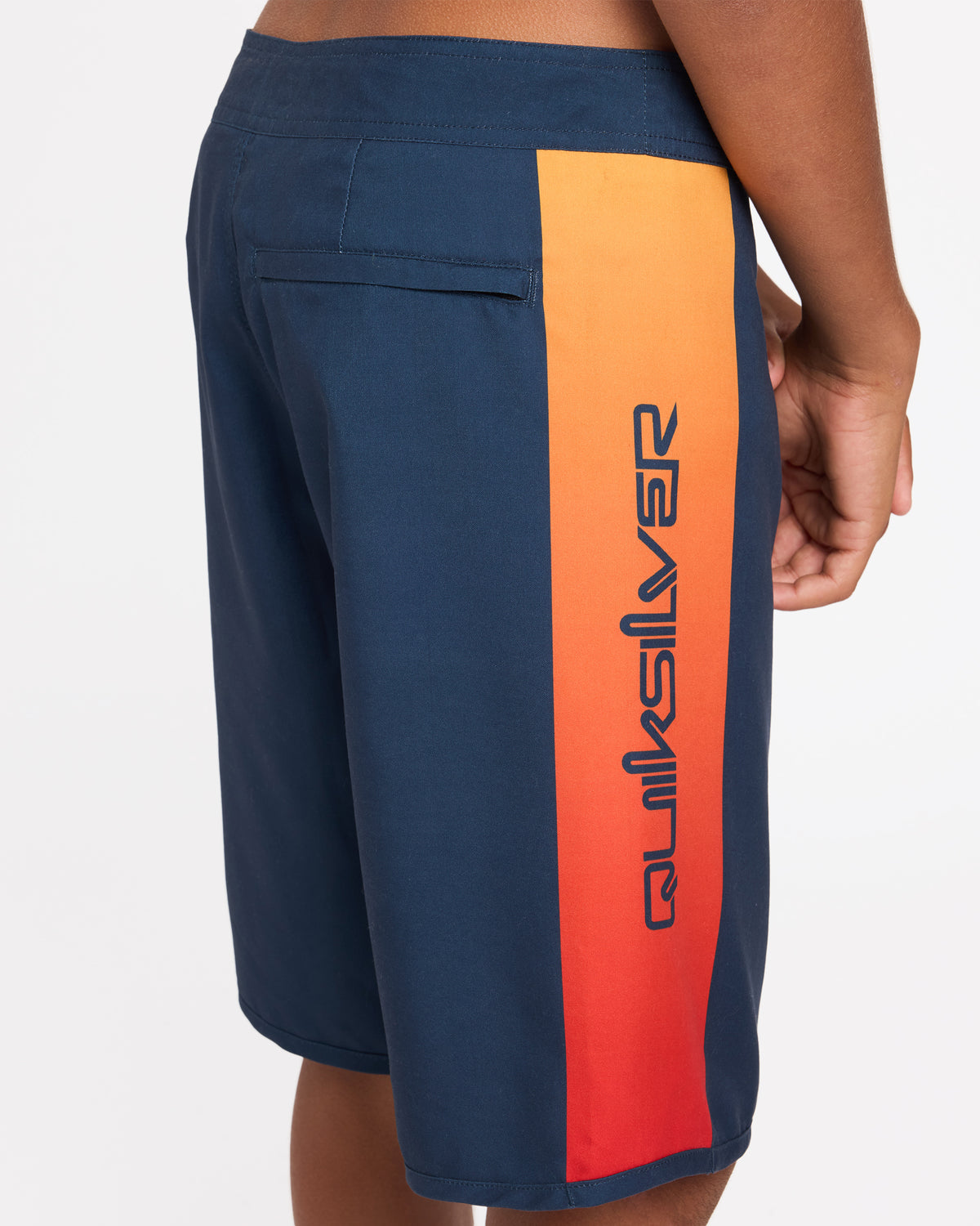 uqbbs03029_quiksilver_dkn_dtl1