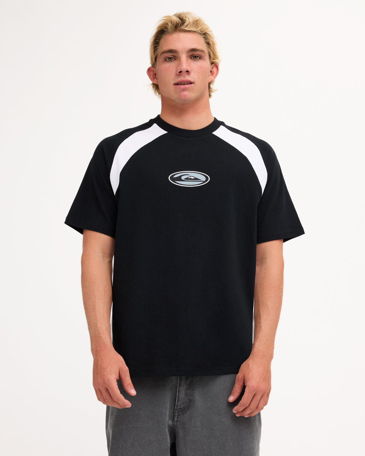uqykt03321_quiksilver_bw_frt1